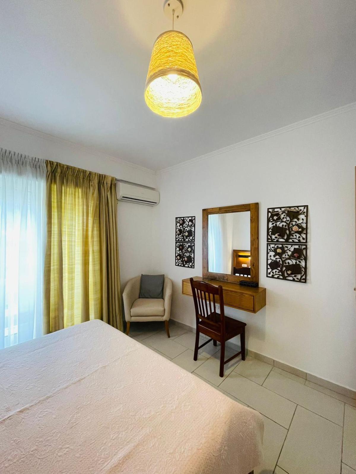 Menikos Apartments Himare Room photo